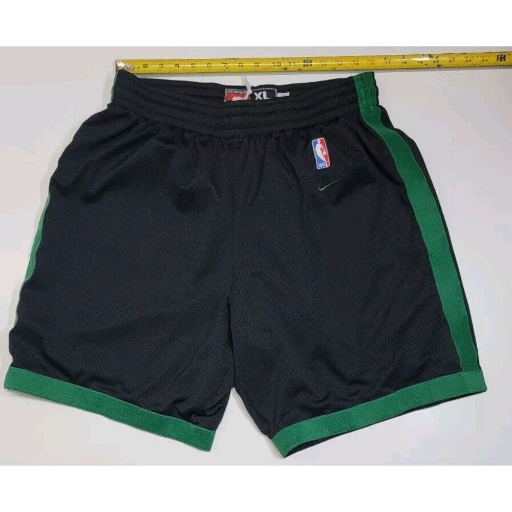 Nike Team Boston Celtics 63 Heavy Warm Up Basketball Shorts Vintage 90s Mens XL